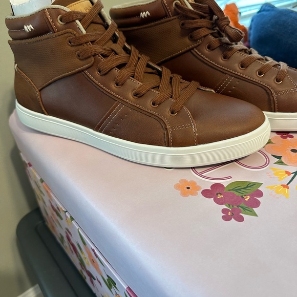 Gently used ALDO HIGH TOP LACEUP SNEAKERS - Picture 8 of 14
